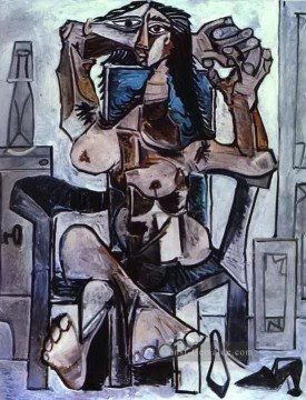 Pablo Picasso Werke - Nackt in einem Sessel mit einer Flasche Evian Wasser ein Glas und Schuhe 1959 Kubismus Pablo Picasso